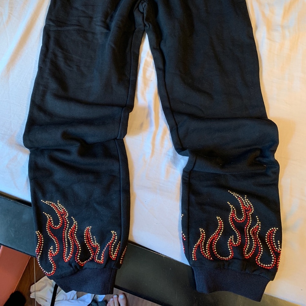 BRAND NEW sweatpants !!!